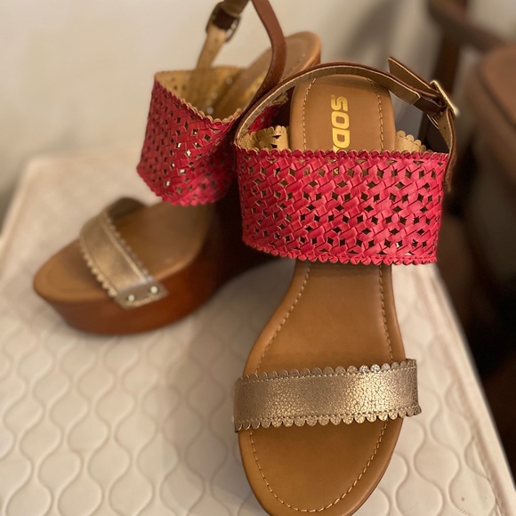 Soda Shoes - NWOT wedges